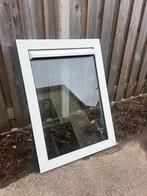 Kunststofkozijn kleur wit 9016, Doe-het-zelf en Verbouw, Kozijnen en Schuifpuien, Kunststof, Raamkozijn, Zo goed als nieuw, Inclusief glas