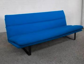 Bank blauw paarse model C683 van Kho Liang Ie voor Artifort beschikbaar voor biedingen