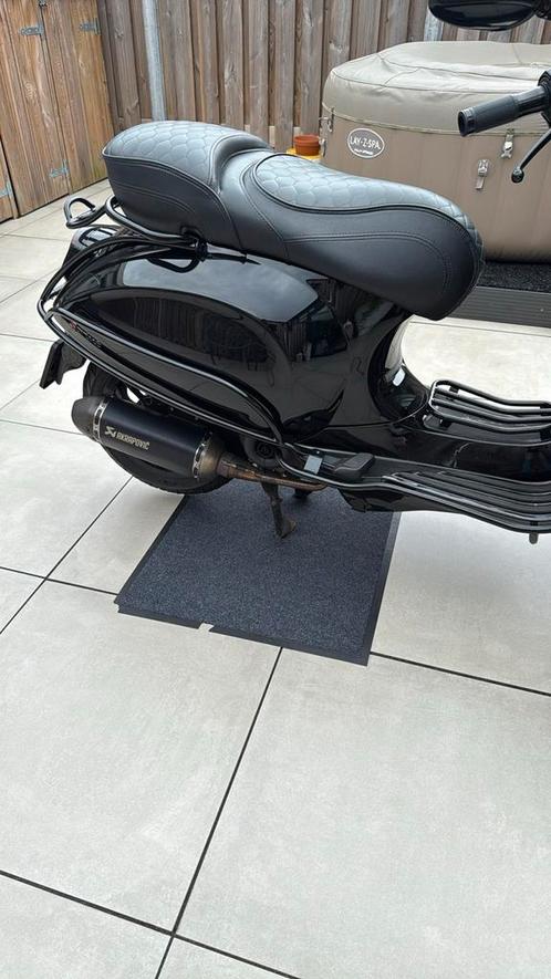 Vespa Sprint 2021 - Full Option “AKRAPOVIC”, Fietsen en Brommers, Scooters | Vespa, Gebruikt, Overige modellen, Maximaal 45 km/u