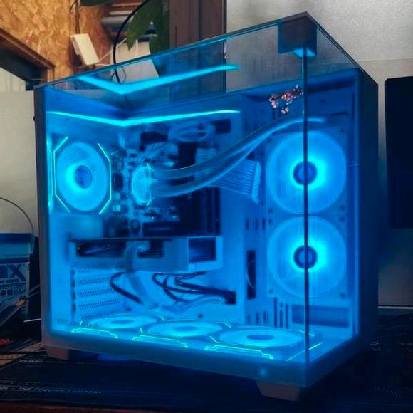 Full White game pc veel nieuw RTX 5060 AMD RGB M2, Computers en Software, Desktop Pc's, Zo goed als nieuw, 3 tot 4 Ghz, SSD, 32 GB