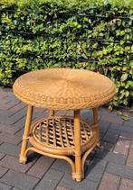 Rotan tafeltje. Oud vintage rieten bijzet tafeltje., Tuin en Terras, Tuintafels, Ophalen, Zo goed als nieuw, Rond