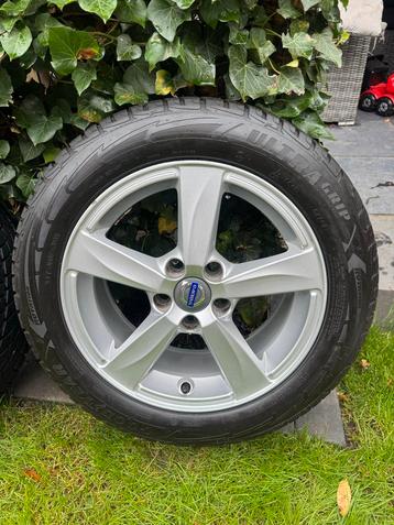 Volvo v40 Winterbanden 205/55R16 steekmaat5x108 beschikbaar voor biedingen