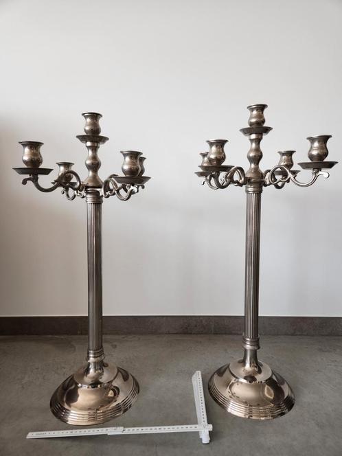 2 grote klassieke zilverkleurige kandelaars 5-armig – 75 cm, Antiek en Kunst, Curiosa en Brocante, Ophalen of Verzenden
