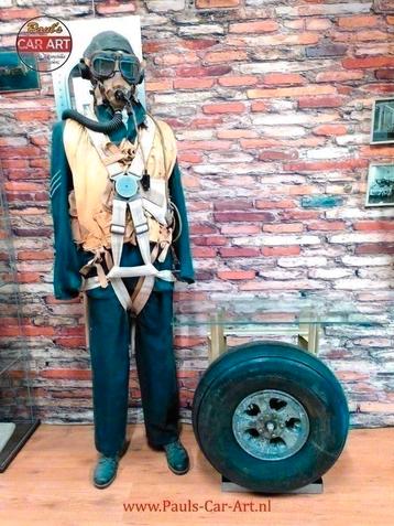 WW2 RAF Supermarine Spitfire Main Wheel side table beschikbaar voor biedingen