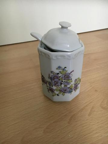 mosterdpot met deksel + lepel 8 kantig wit porselein  beschikbaar voor biedingen