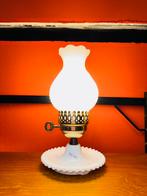 Vintage melkglas hobnail hurricane lamp, Ophalen