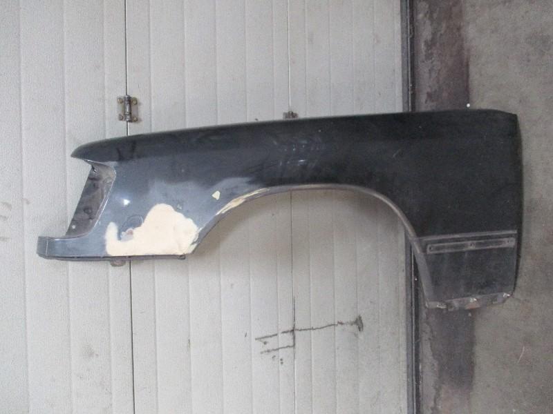 Spatbord Links Voor Mercedes-Benz E (W124) (1985-12/1990-05), Gebruikt, Mercedes-Benz AG, Mercedes-Benz, Mercedesstraße 120, Stuttgart 70372, , Duitsland