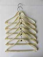 6 witte creme DelMod kledinghangers met broekenstang, Kleding | Dames, Kledinghangers, Ophalen of Verzenden, Gebruikt, Kunststof