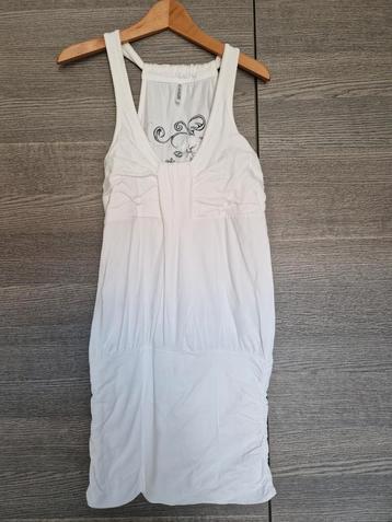 Zomerjurk beschikbaar voor biedingen