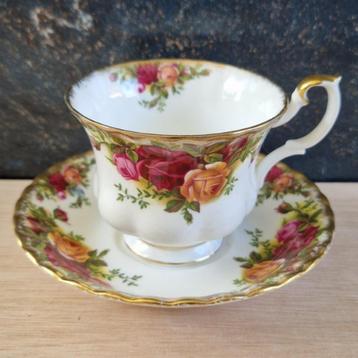 Royal Albert Old Country Roses theekop en schotels beschikbaar voor biedingen