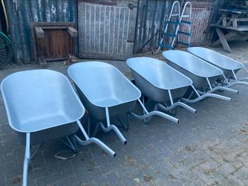 Kruiwagens groot en klein en steenkruiwagens en losse wielen beschikbaar voor biedingen