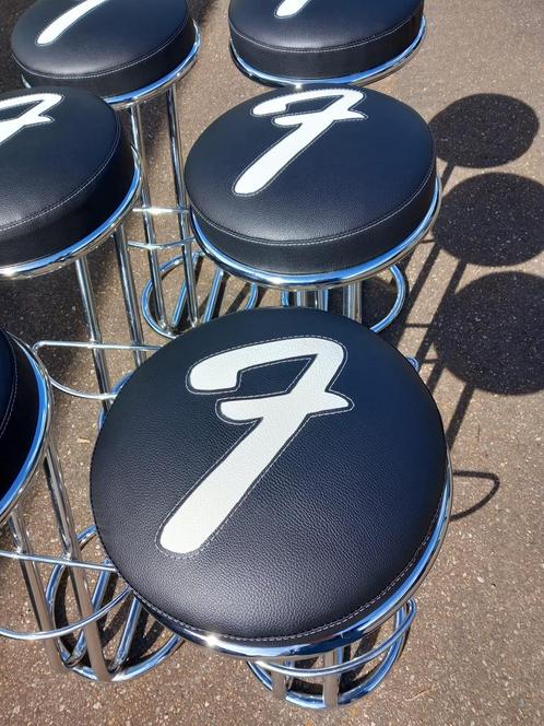 Gezocht versterker met effecten Ruilen voor 3 custom krukken, Muziek en Instrumenten, Versterkers | Bas en Gitaar, Zo goed als nieuw