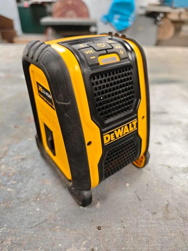 Dewalt bouw radio op accu, Doe-het-zelf en Verbouw, Gereedschap | Overige machines, Zo goed als nieuw, Ophalen of Verzenden