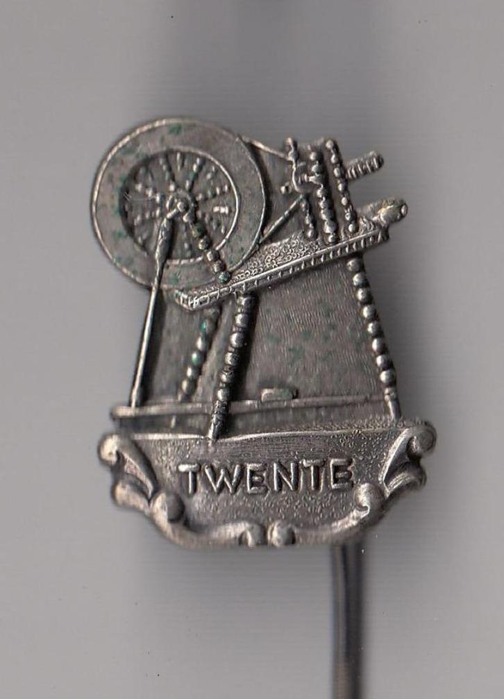 Twente Spinnewiel speldje, Verzamelen, Speldjes, Pins en Buttons, Gebruikt, Speldje of Pin, Overige onderwerpen, Ophalen of Verzenden