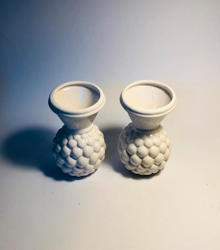 Teee bloembol vaasje, wit keramiek, Huis en Inrichting, Woonaccessoires | Vazen, Zo goed als nieuw, Wit, Minder dan 50 cm, Aardewerk of Porselein