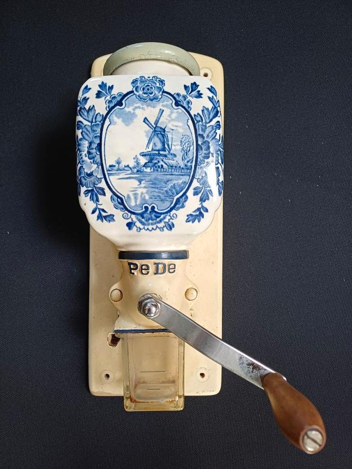PeDe Koffiemolen met Delfts Blauw Motief, Antiek en Kunst, Antiek | Keukenbenodigdheden, Ophalen