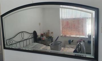Spiegel boog en geslepen glas beschikbaar voor biedingen