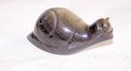 Prachtig stenen beeldje slak. L. 10,5 cm. Izgs., Verzamelen, Beelden en Beeldjes, Ophalen of Verzenden, Zo goed als nieuw, Dier