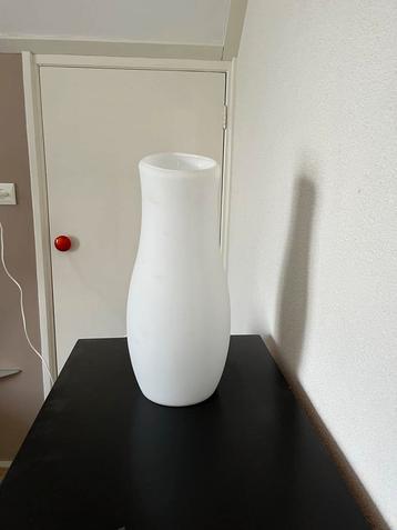 Witte Matglazen Lamp beschikbaar voor biedingen