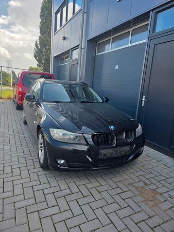 Bmw E91 2010 facelift  voor onderdelen  beschikbaar voor biedingen