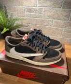 Jordan 1 Low Mocha, Bruin, Ophalen of Verzenden, Sneakers of Gympen, Zo goed als nieuw