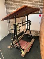 Vintage tekentafel met zwaar ijzer voet, Ophalen, Gebruikt, Minder dan 130 cm