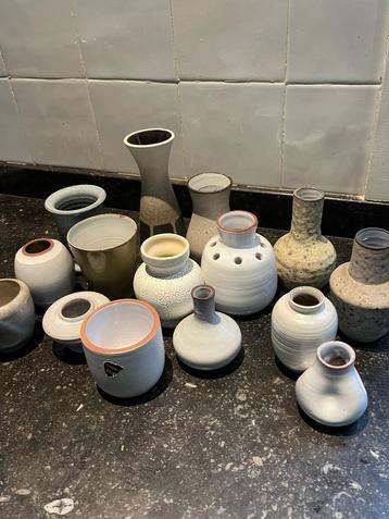 14 minivaasjes keramiek retro beschikbaar voor biedingen