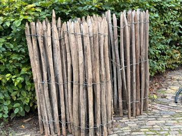 Mooi rustiek Kastanje Houten Hek - Natuurlijke Afscheiding beschikbaar voor biedingen