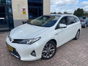 Toyota Auris Touring Sports 1.8 Hybrid- Pano-cam-nav-pdc beschikbaar voor biedingen