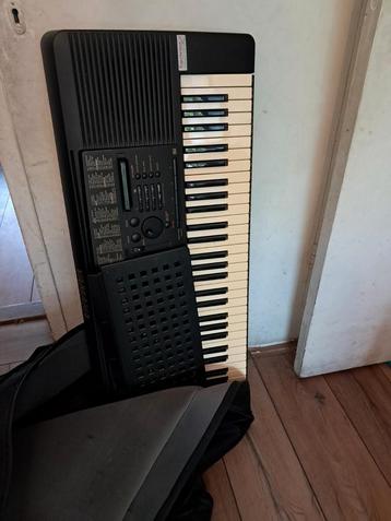 Te koop,Yamaha piano PSR 520+hoes+ oplader.  beschikbaar voor biedingen