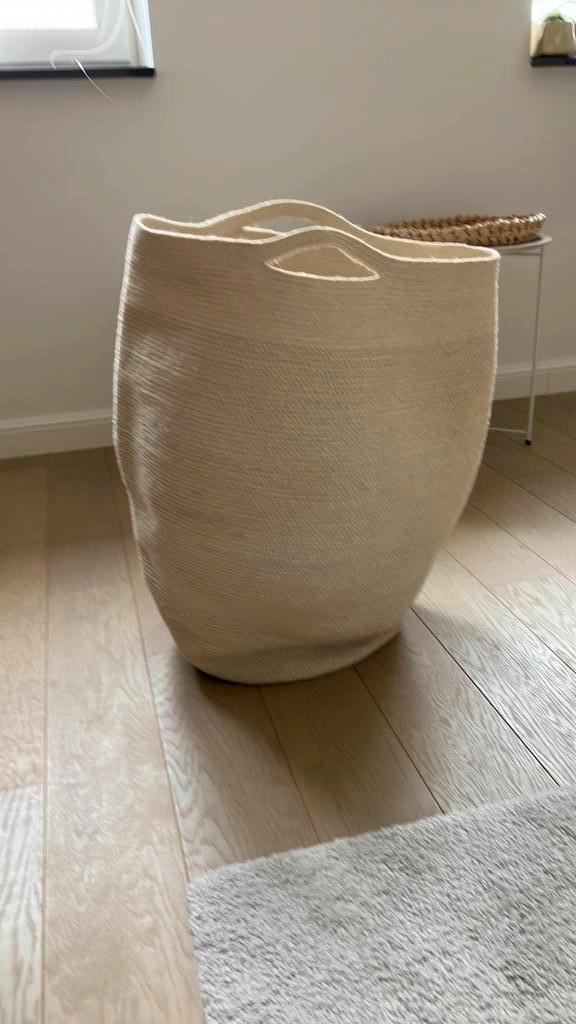 2x grote jute creme wasmand, Huis en Inrichting, Woonaccessoires | Schalen en Manden, Gebruikt, Rond, Riet, Ophalen