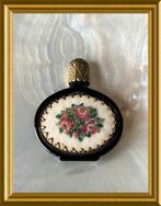 Klein glazen parfumflesje, petit point borduurwerk, Antiek en Kunst, Curiosa en Brocante, Ophalen of Verzenden