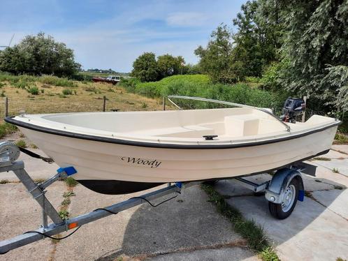 Polyester boot met 5 pk buitenboordmotor, Watersport en Boten, Vis- en Consoleboten, Zo goed als nieuw, Tot 10 pk, 3 tot 6 meter