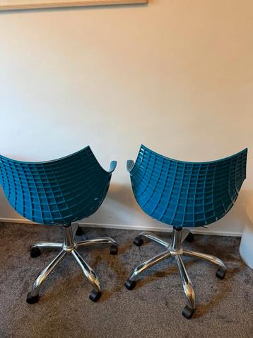 2 bureaustoelen gratis af te halen 