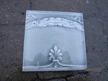 9 Art nouveau wandtegels warme tint grijs in relief 135 cm beschikbaar voor biedingen