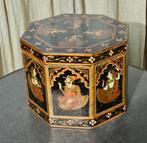 Oud achthoekig beschilderd houten kistje uit India., Ophalen of Verzenden