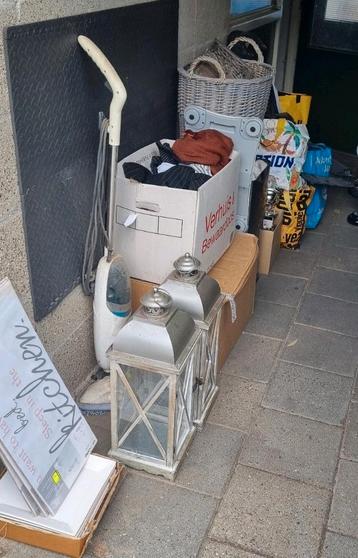 GRATIS rommelmarkt spullen  beschikbaar voor biedingen