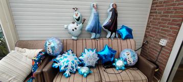11 Frozen theme foil balloons available for sale.  beschikbaar voor biedingen