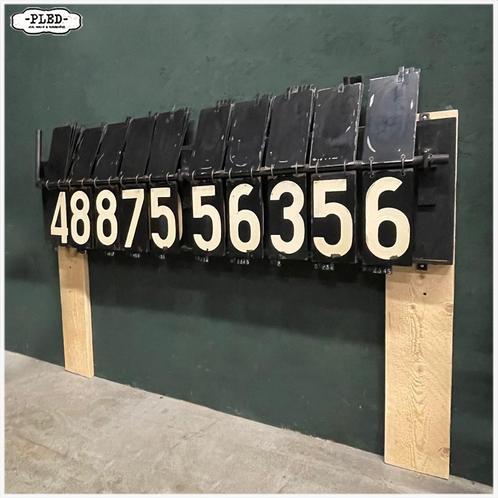 Oud scorebord van kegelbaan Bors Cijferbord, Antiek en Kunst, Curiosa en Brocante, Ophalen