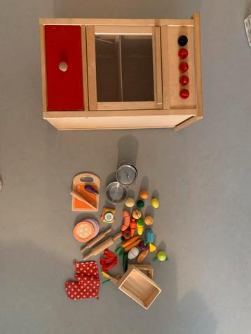 Hout, kinderspeelgoed, keukentje beschikbaar voor biedingen