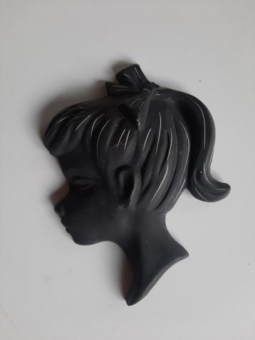 vintage wandhoofdje zwart keramiek ,meisje met paardenstaart beschikbaar voor biedingen