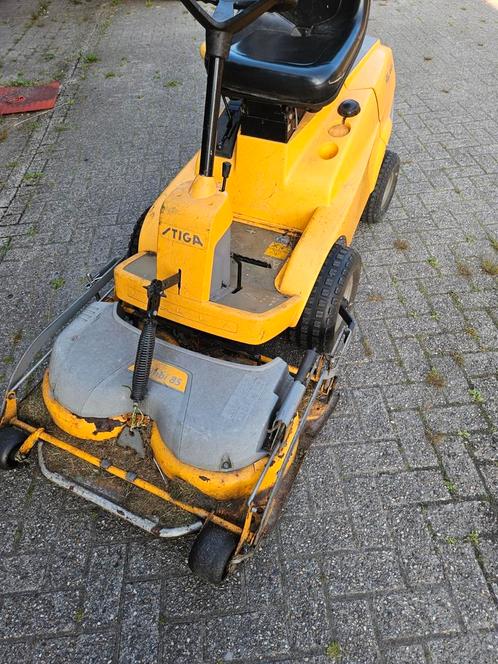 Stiga villa zitmaaier grasmaaier, Tuin en Terras, Zitmaaiers, Zo goed als nieuw, 90 tot 120 cm, Ophalen