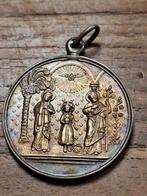 Oude medaille penning munt 50 jaar lidmaatschap, Ophalen of Verzenden, Zo goed als nieuw, Sieraad