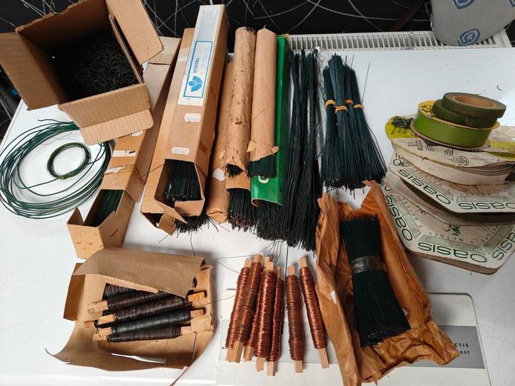 Partijtje Bloemisten draad, poken, kling enz., Hobby en Vrije tijd, Overige Hobby en Vrije tijd, Nieuw, Ophalen of Verzenden