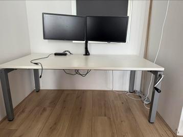Verstelbaar bureau