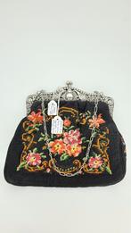 Zwaar zilveren beugel met ketting aan geborduurde tas., Antiek en Kunst, Antiek | Goud en Zilver, Ophalen of Verzenden, Zilver