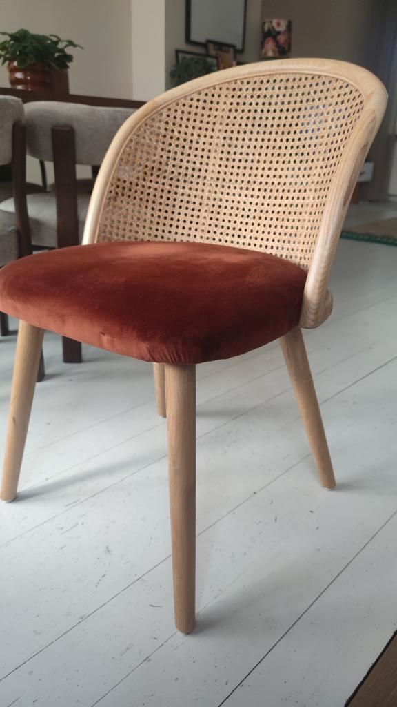 Twee leuke rotan stoelen wegens verhuizing te koop, Huis en Inrichting, Stoelen, Zo goed als nieuw, Twee, Bruin, Ophalen