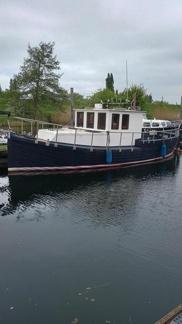 motorboot met zelf lozende kuip  beschikbaar voor biedingen