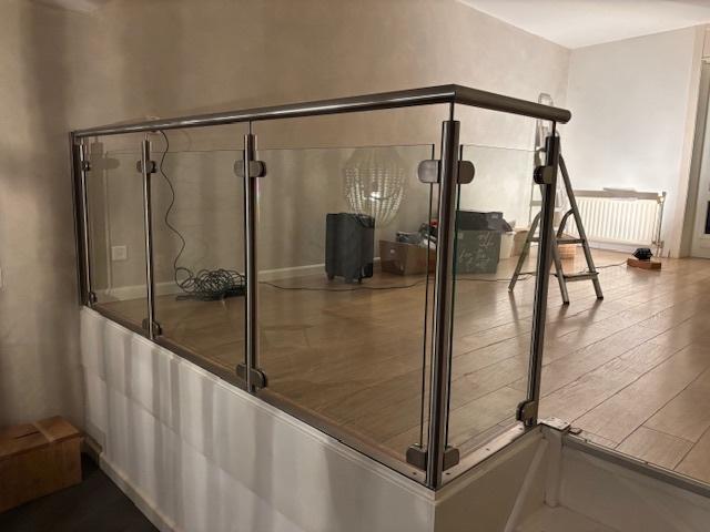 Roestvrijstalen balustrade met gehard gelaagd glas, Huis en Inrichting, Overige Huis en Inrichting, Zo goed als nieuw, Ophalen