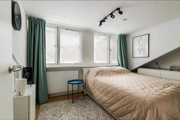 Bed met opbergruimte beschikbaar voor biedingen